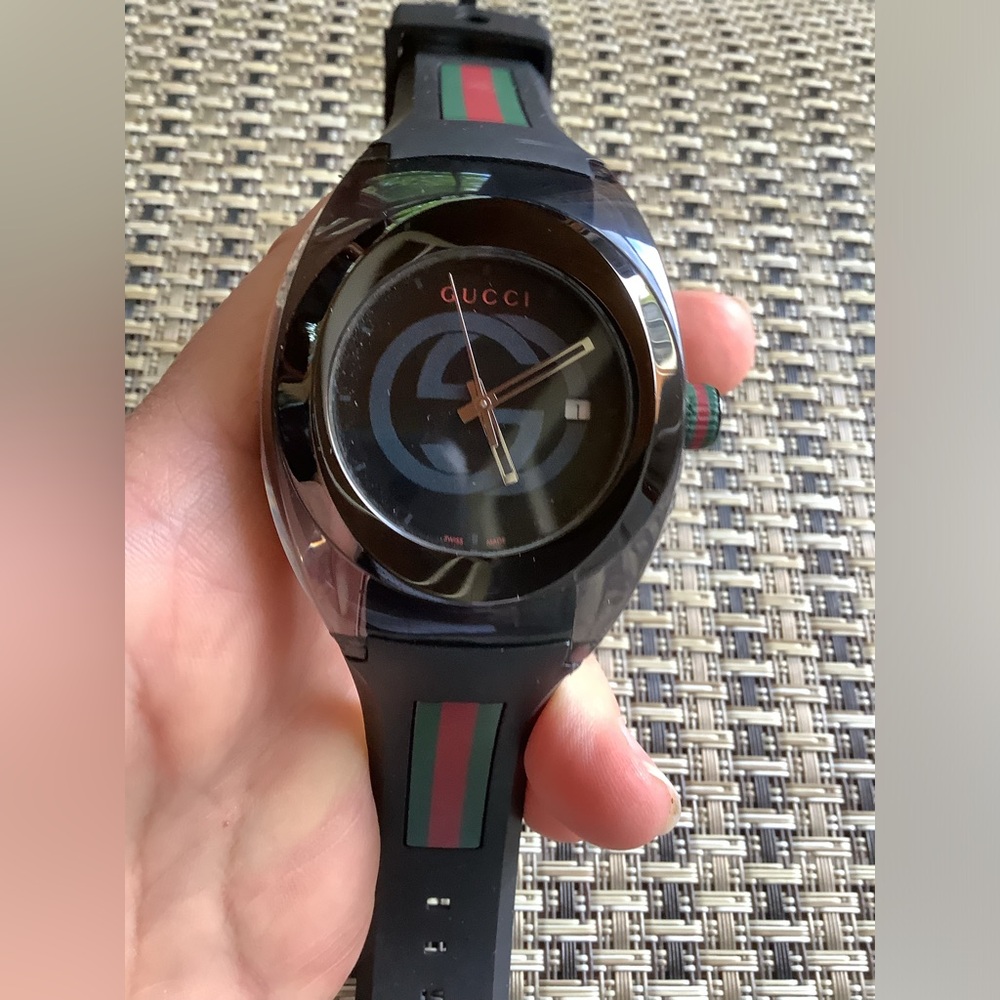 Mens GUCCI🌟 BIG and BEAUTIFUL 🖤💚❤️watch - Picture 6 of 16